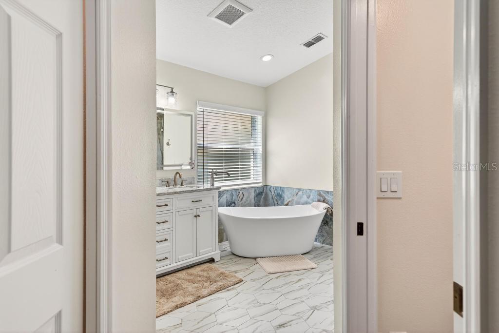 Image 48 of 81 For 5477 Glen Oak Place