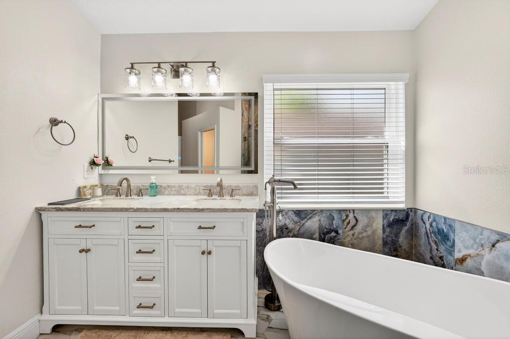 Image 49 of 81 For 5477 Glen Oak Place