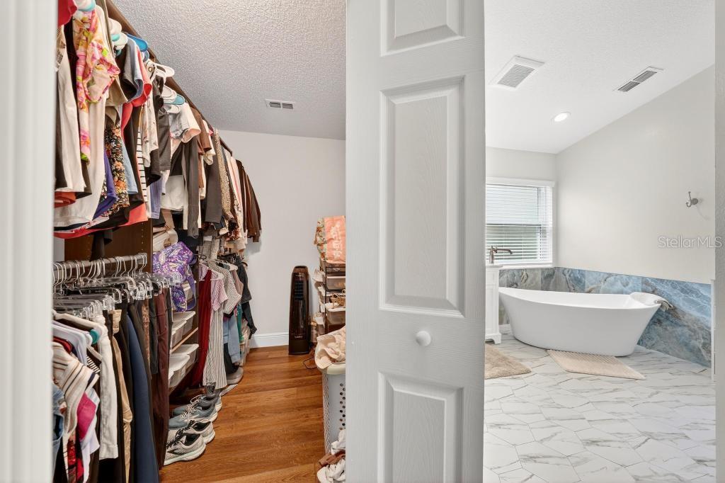 Image 54 of 81 For 5477 Glen Oak Place