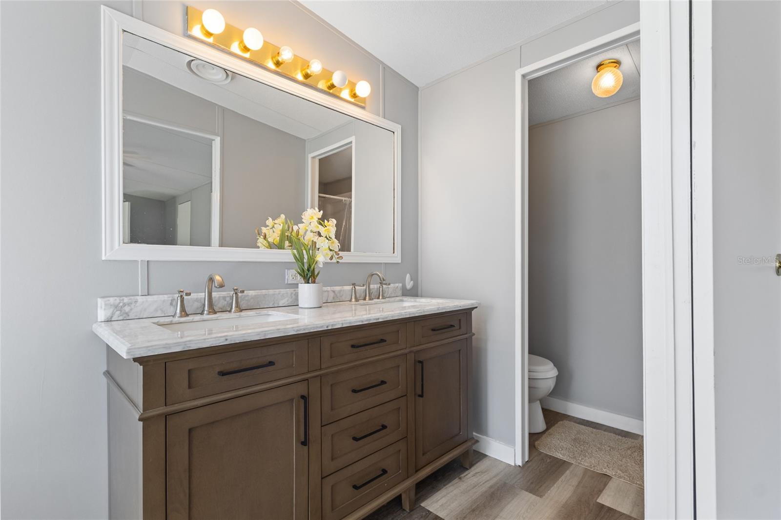 Image 16 of 28 For 11902 Cr 727