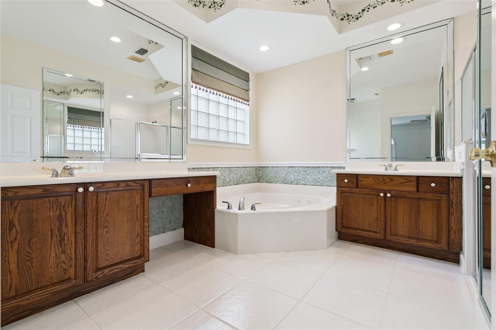 Image 32 of 61 For 156 Seville Chase Drive