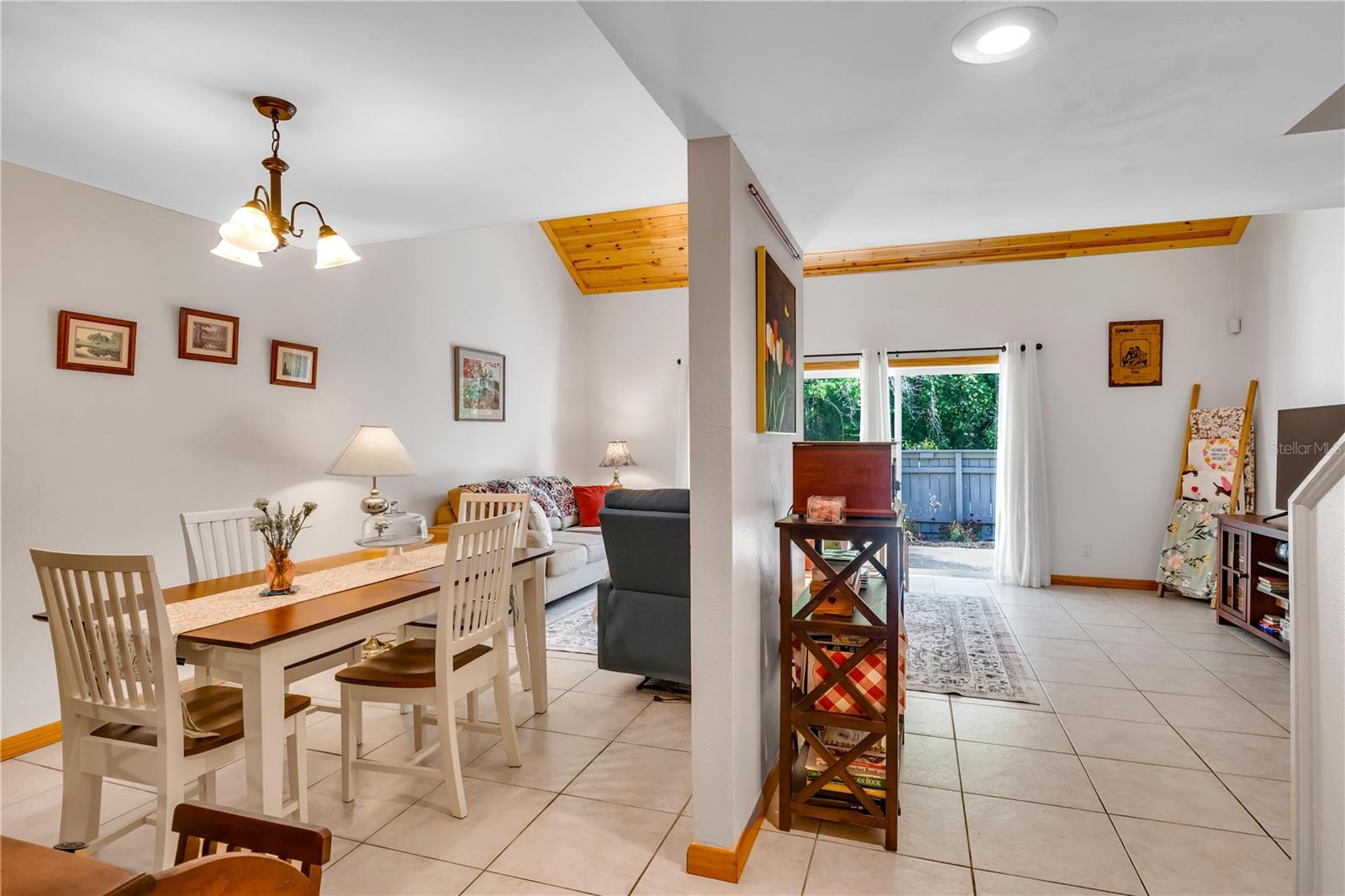 Image 10 of 33 For 702 Glasgow Court 702