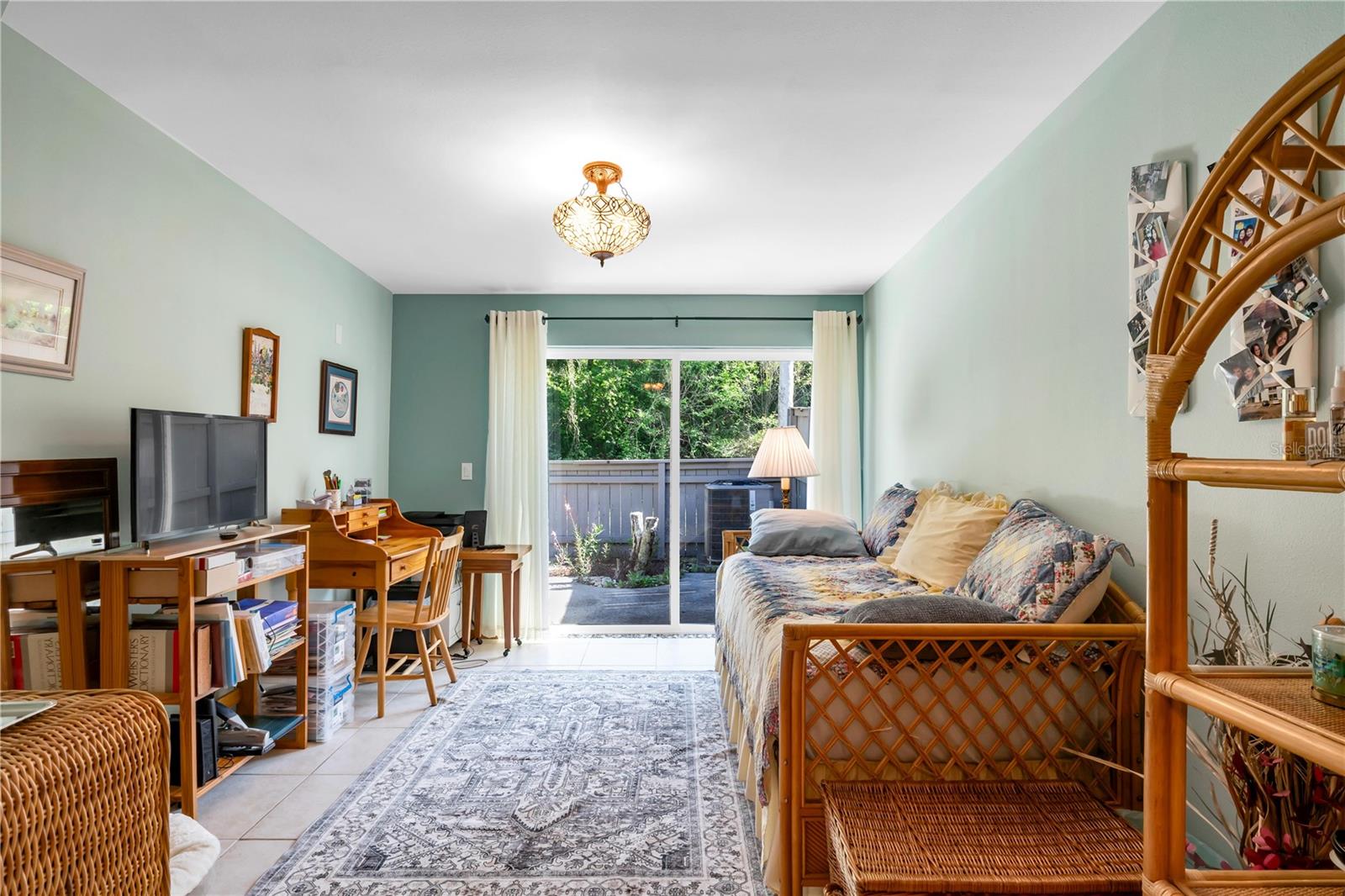 Image 14 of 33 For 702 Glasgow Court 702