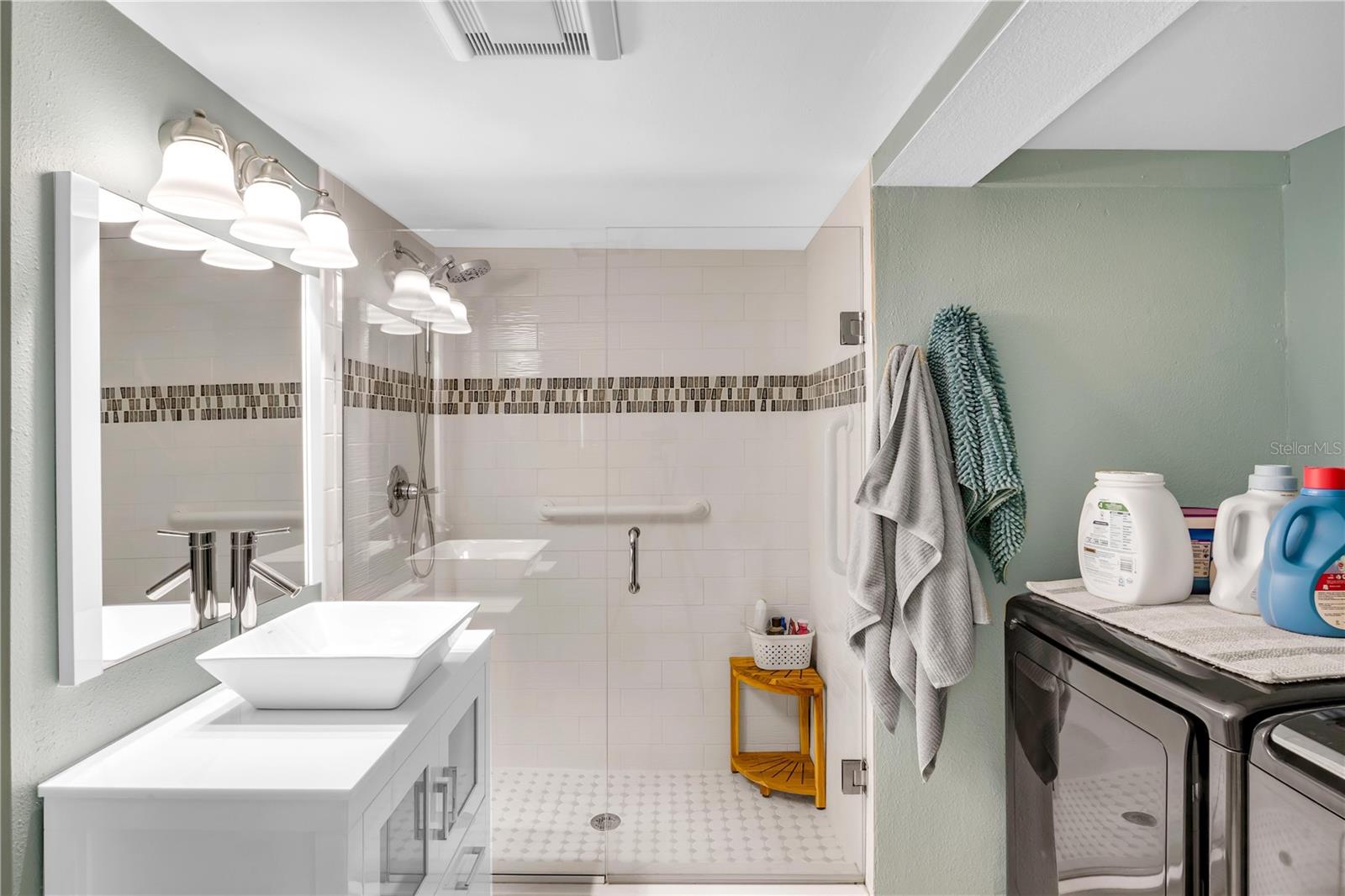 Image 15 of 33 For 702 Glasgow Court 702