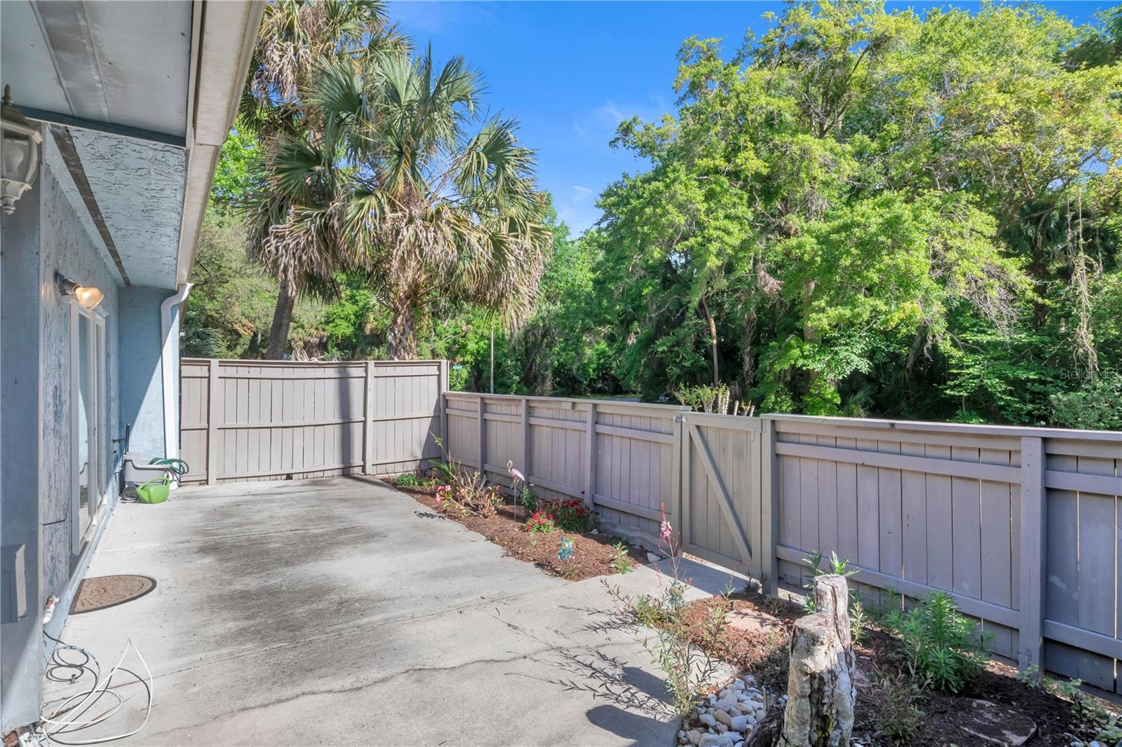 Image 18 of 33 For 702 Glasgow Court 702