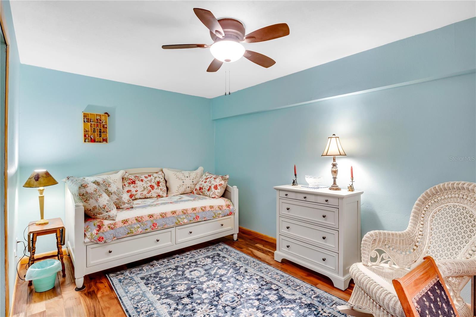 Image 21 of 33 For 702 Glasgow Court 702