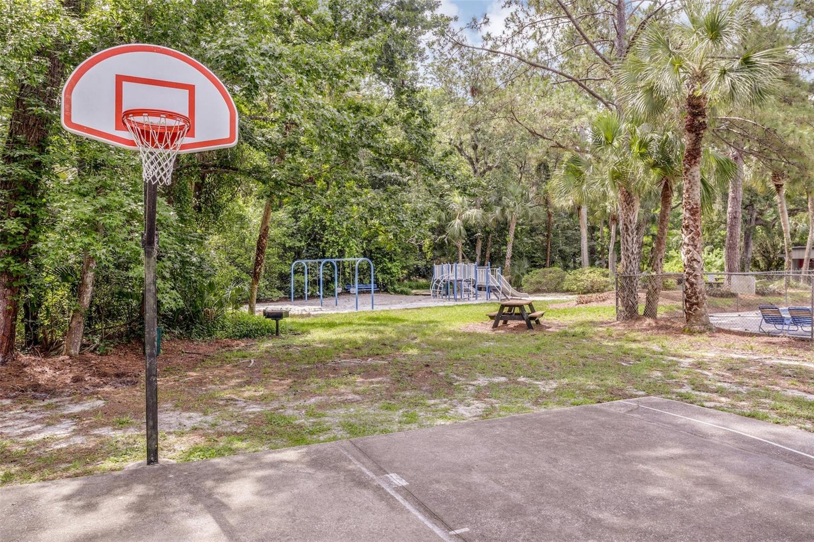 Image 27 of 33 For 702 Glasgow Court 702