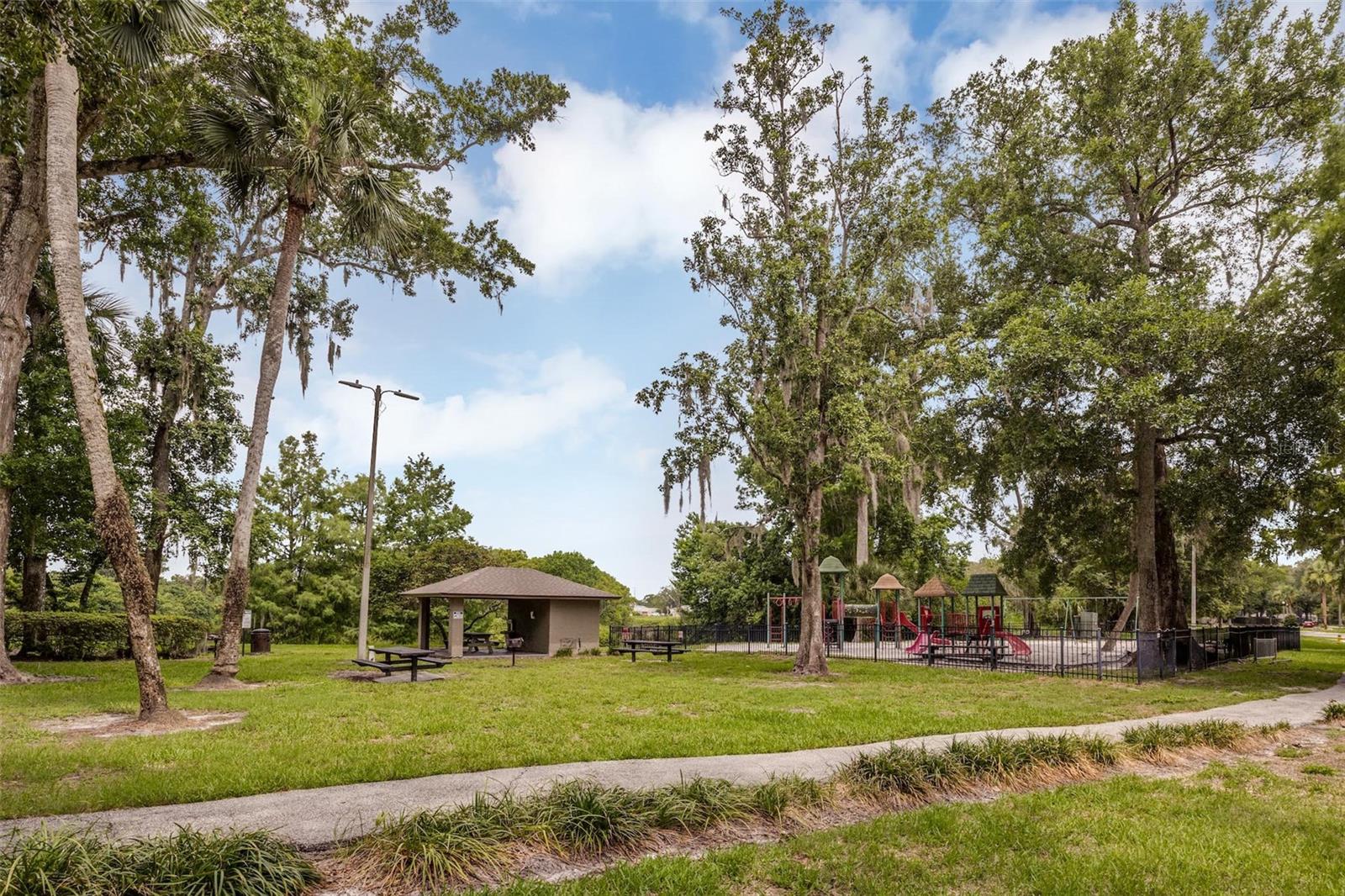 Image 32 of 33 For 702 Glasgow Court 702