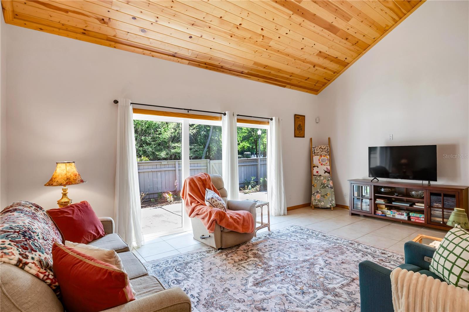 Image 7 of 33 For 702 Glasgow Court 702