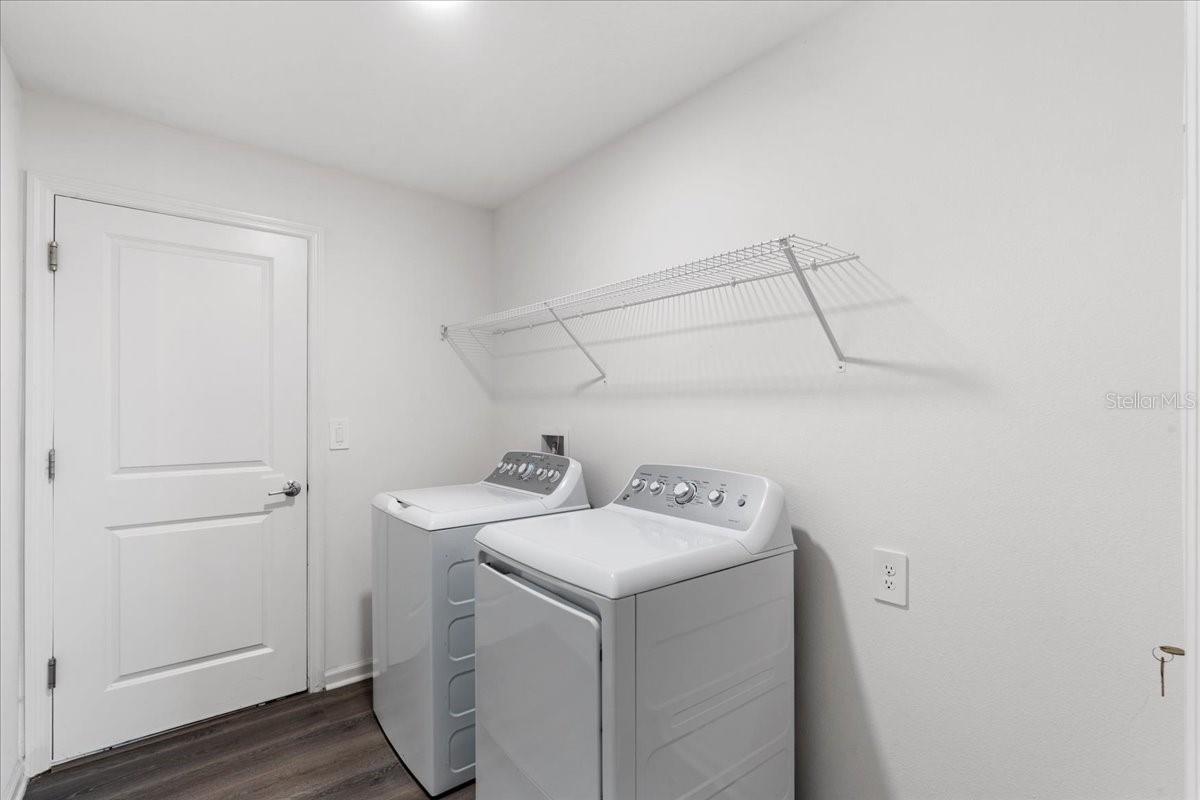 Image 15 of 17 For 946 Laurel View Way