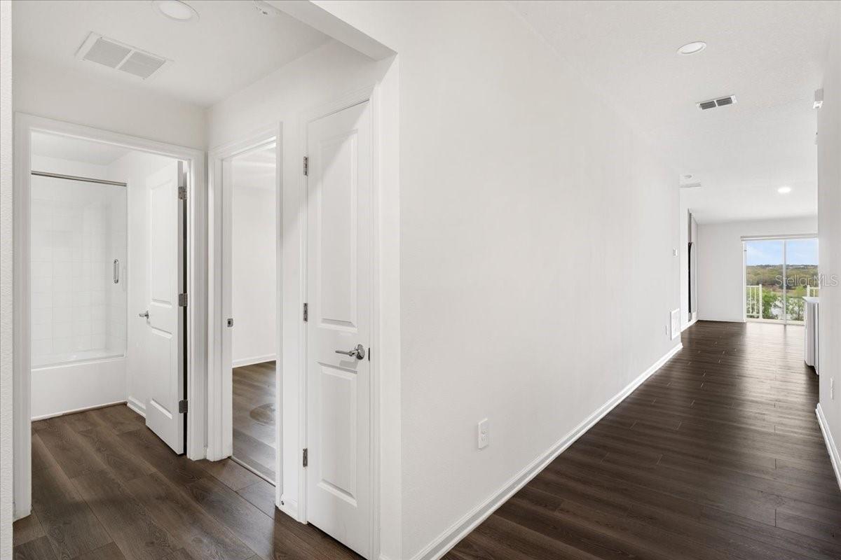 Image 3 of 17 For 946 Laurel View Way