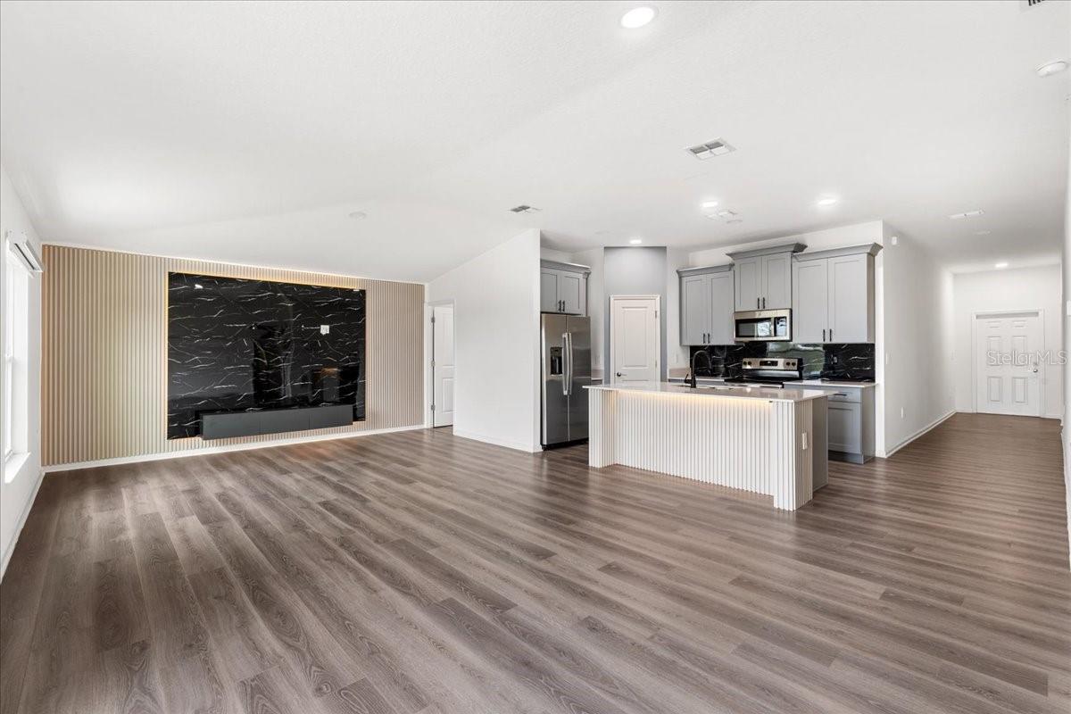 Image 6 of 17 For 946 Laurel View Way