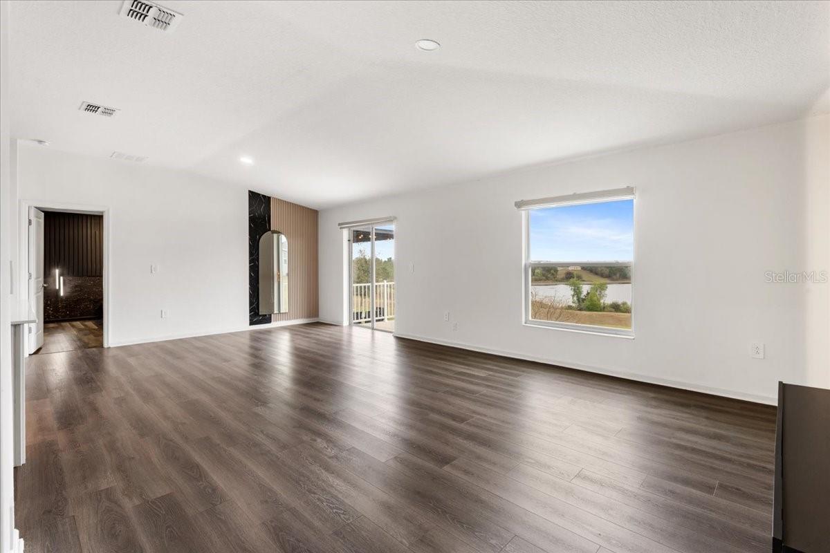 Image 8 of 17 For 946 Laurel View Way