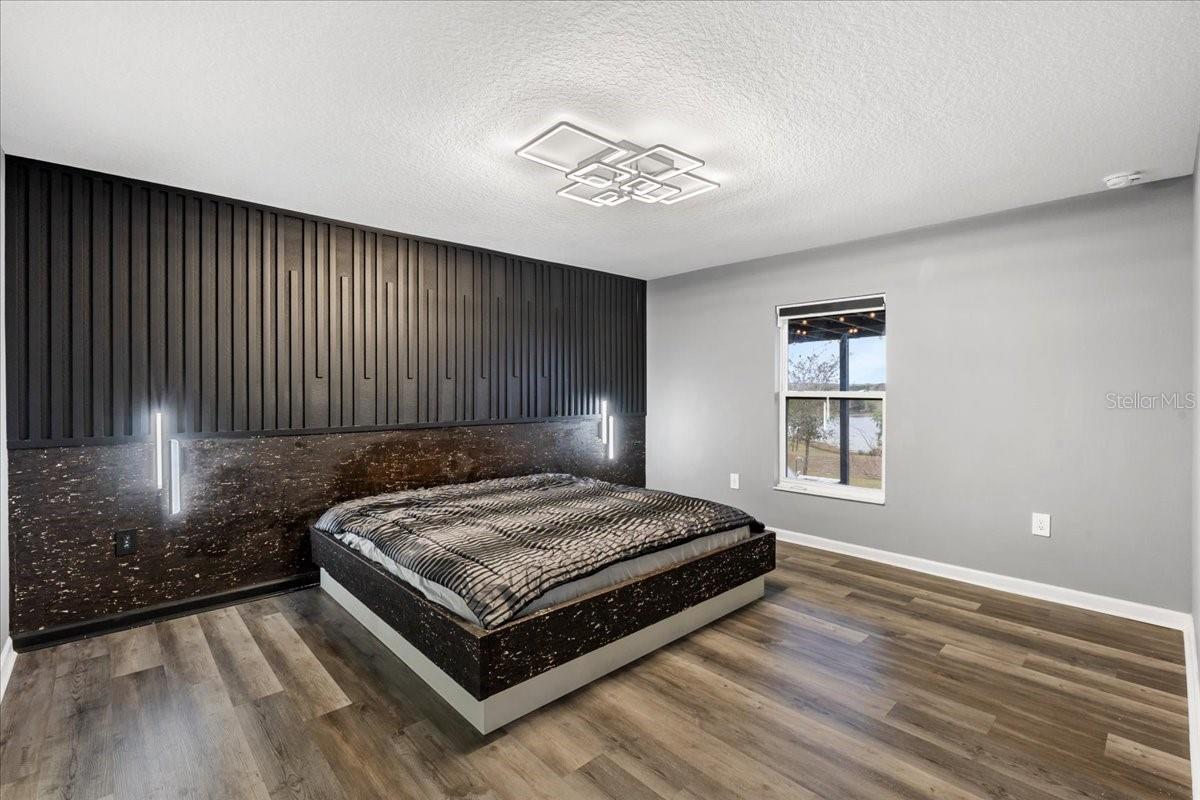 Image 9 of 17 For 946 Laurel View Way