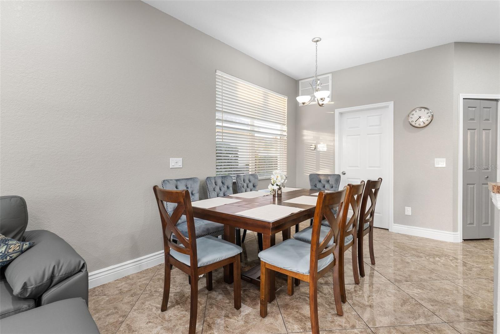 Image 11 of 41 For 215 Gleneagles Drive