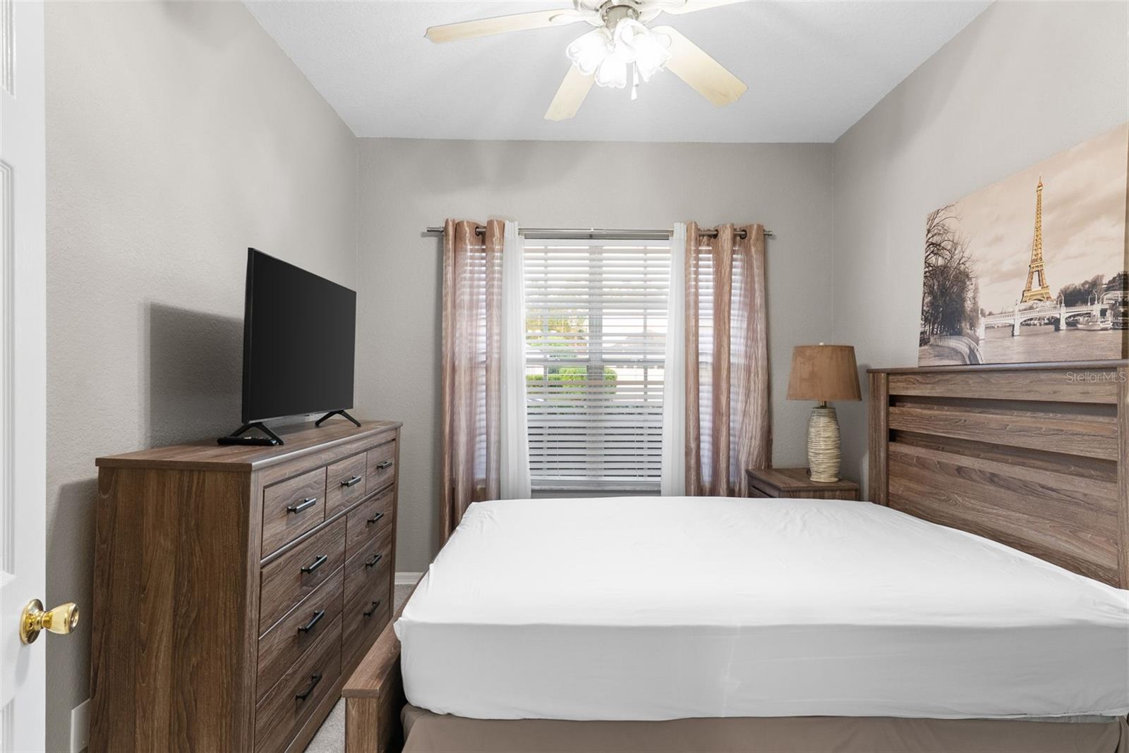 Image 12 of 41 For 215 Gleneagles Drive