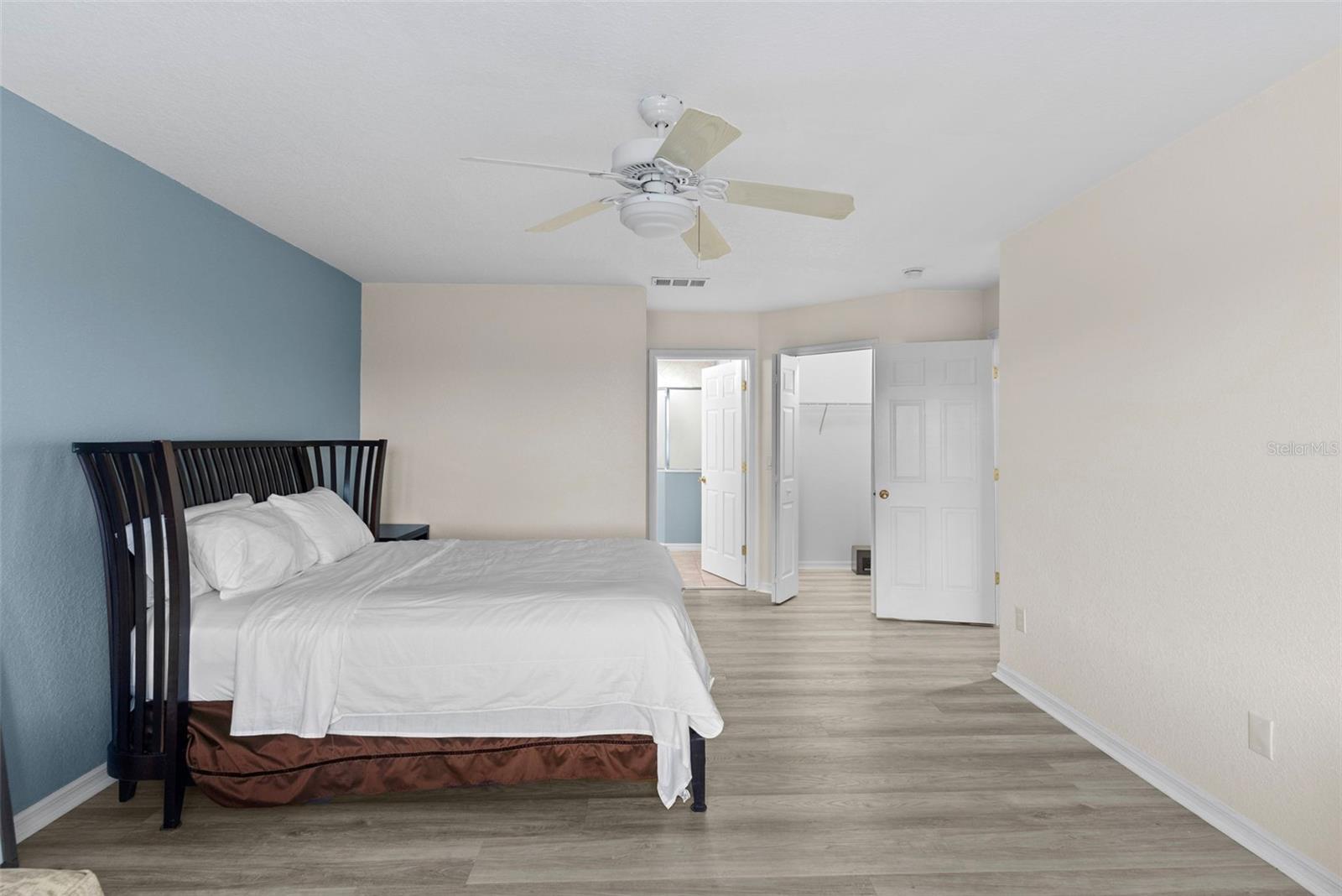 Image 18 of 41 For 215 Gleneagles Drive