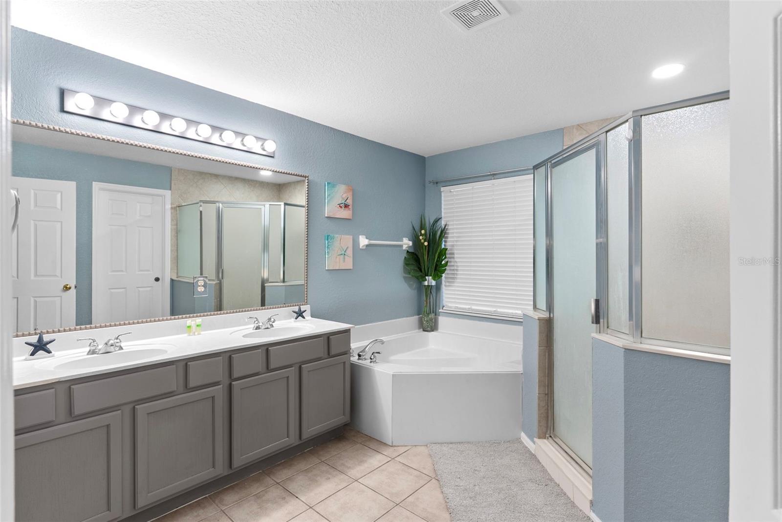 Image 19 of 41 For 215 Gleneagles Drive