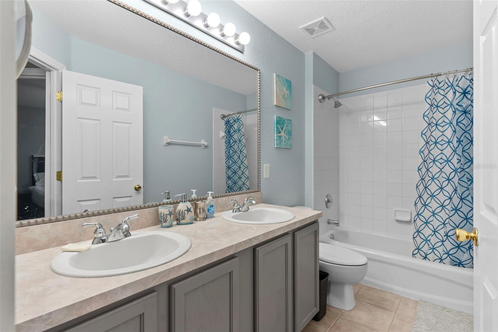 Image 23 of 41 For 215 Gleneagles Drive