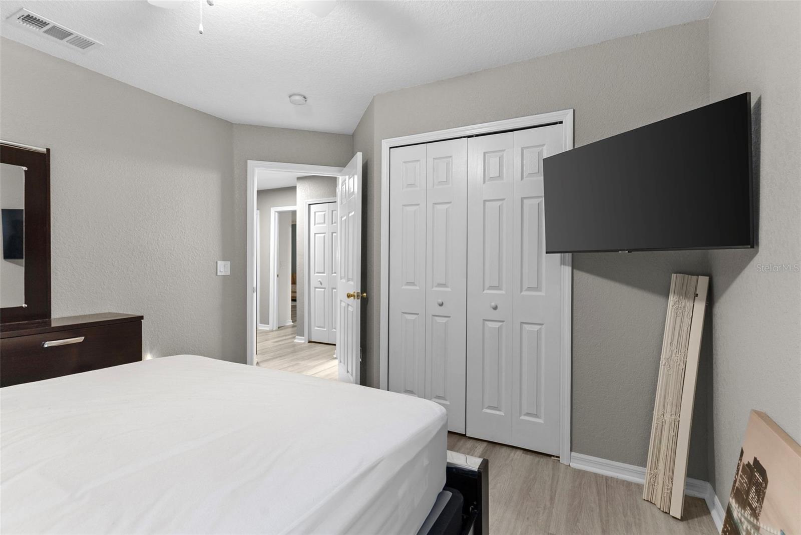 Image 24 of 41 For 215 Gleneagles Drive