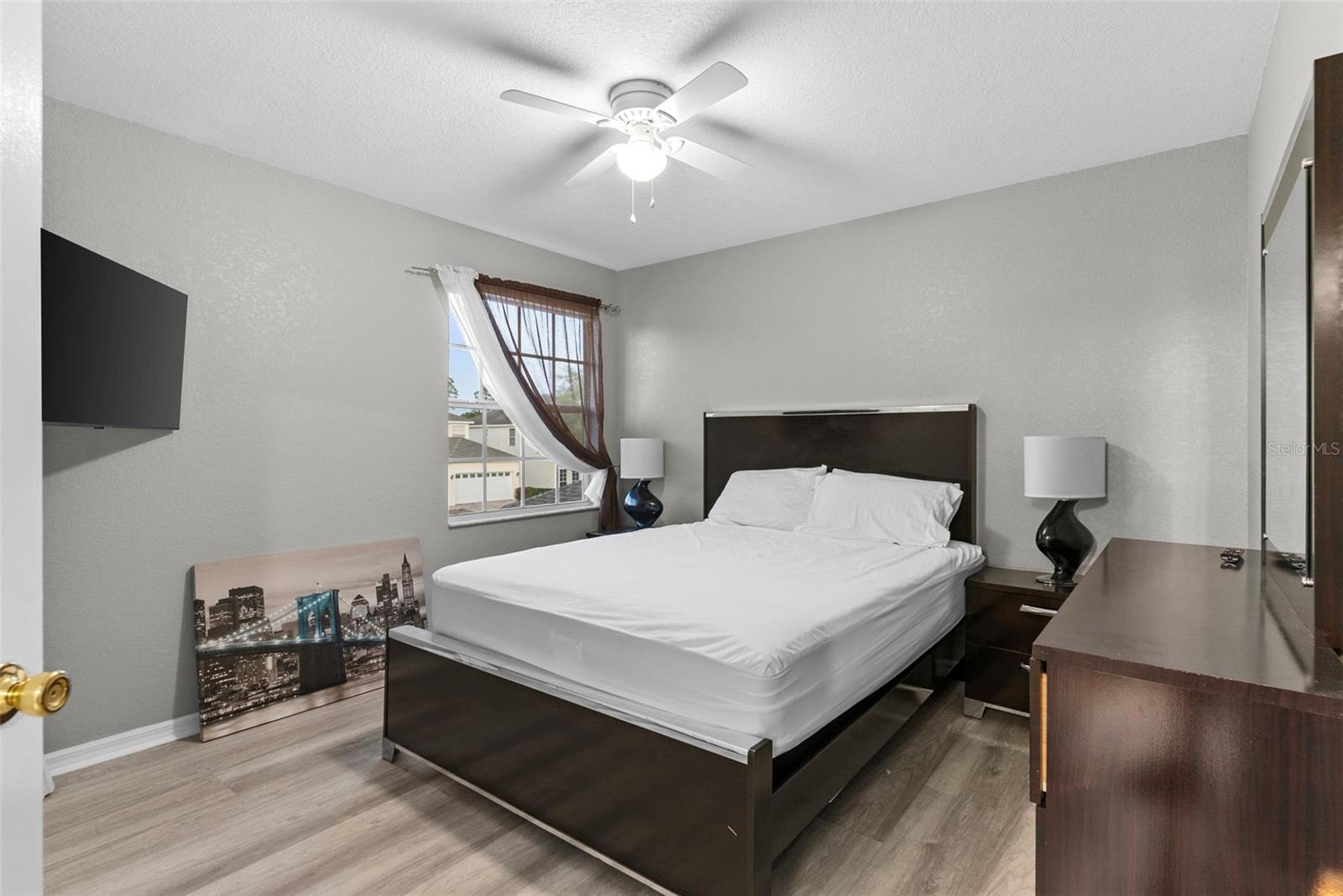 Image 25 of 41 For 215 Gleneagles Drive