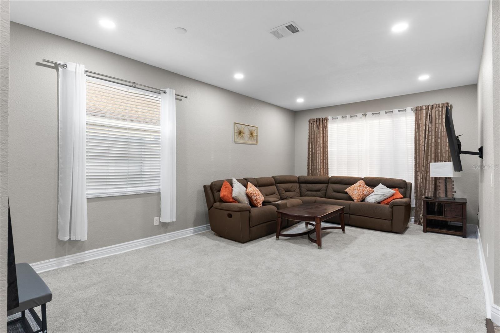 Image 3 of 41 For 215 Gleneagles Drive