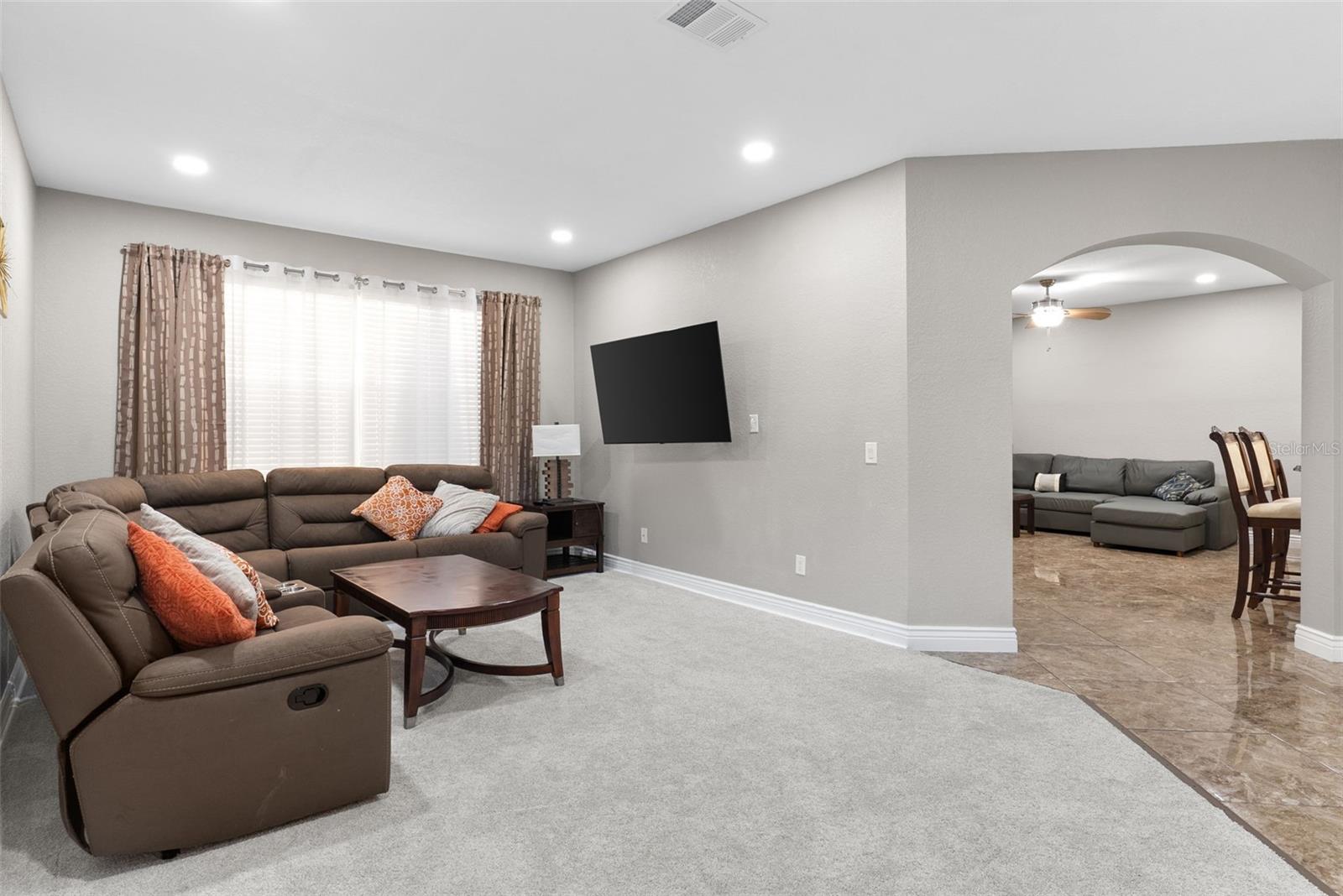 Image 4 of 41 For 215 Gleneagles Drive