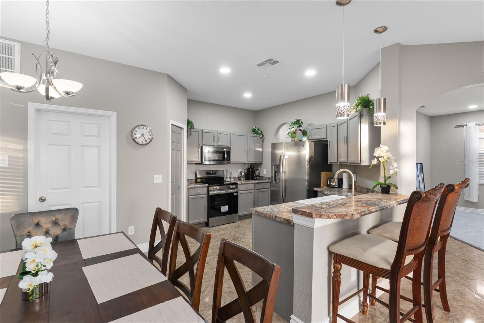 Image 8 of 41 For 215 Gleneagles Drive