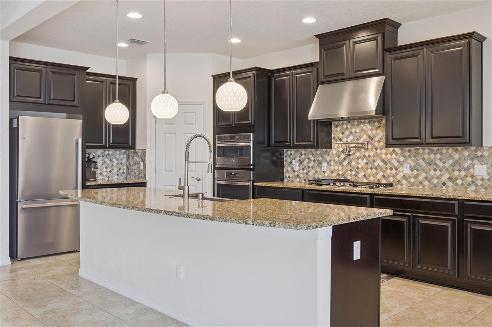 Image 14 of 67 For 14038 Jomatt Loop