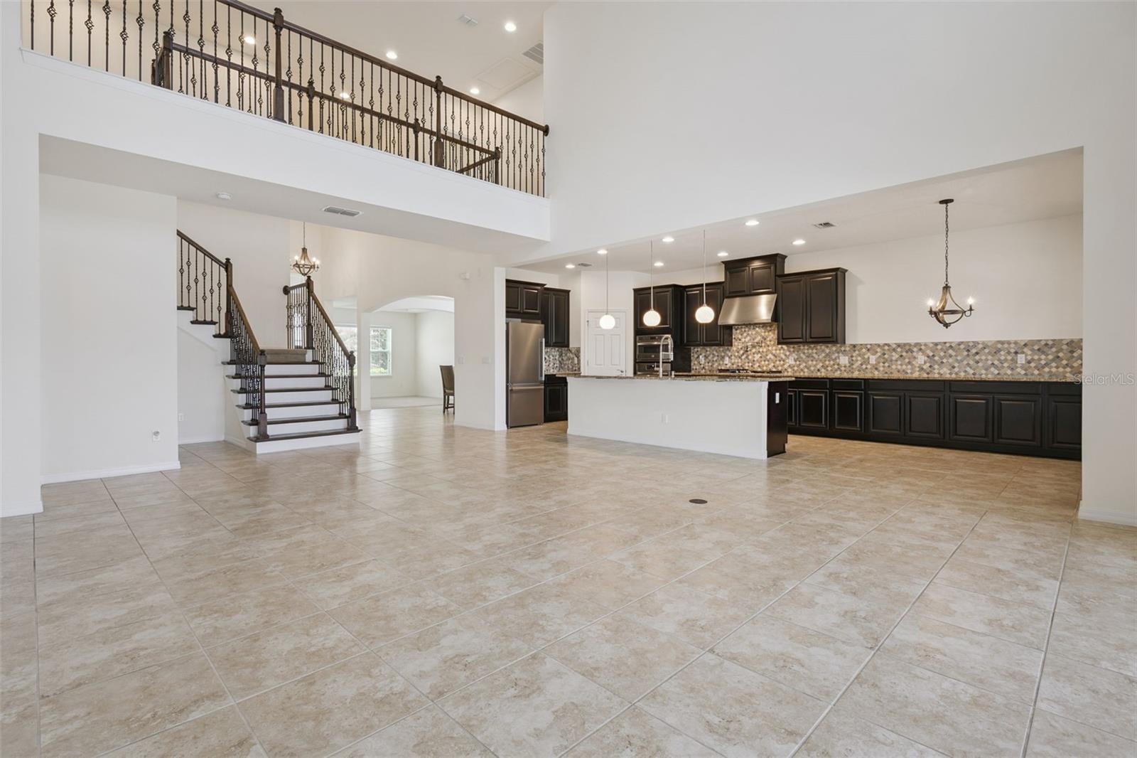 Image 16 of 67 For 14038 Jomatt Loop