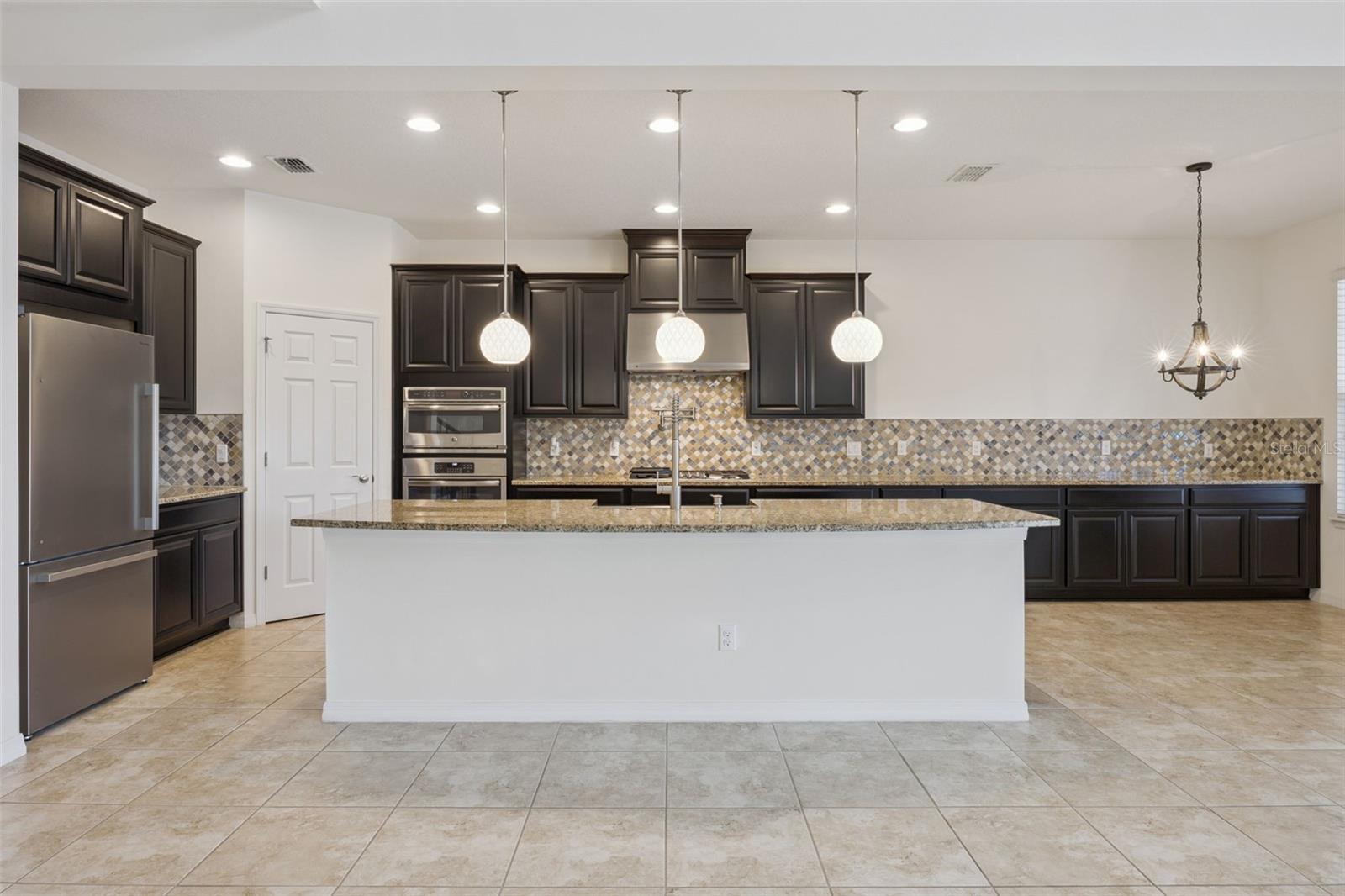 Image 19 of 67 For 14038 Jomatt Loop