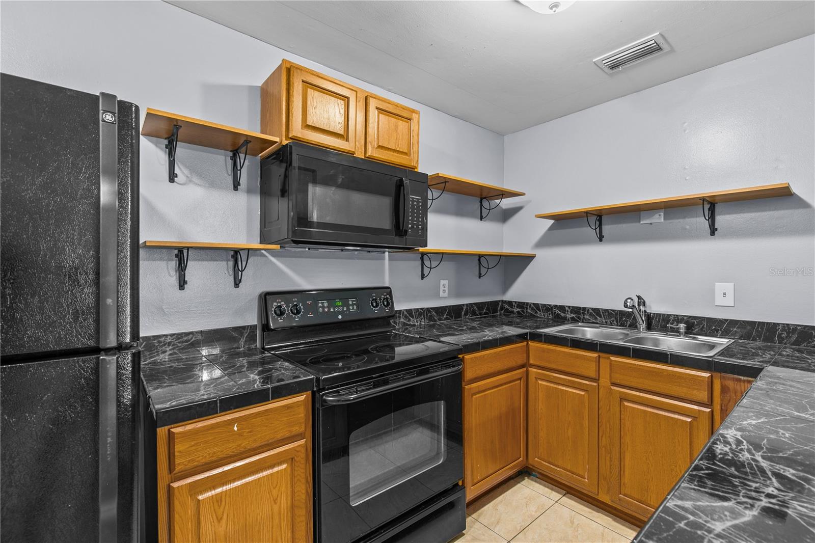 Image 14 of 25 For 416 Banyon Tree Circle 206