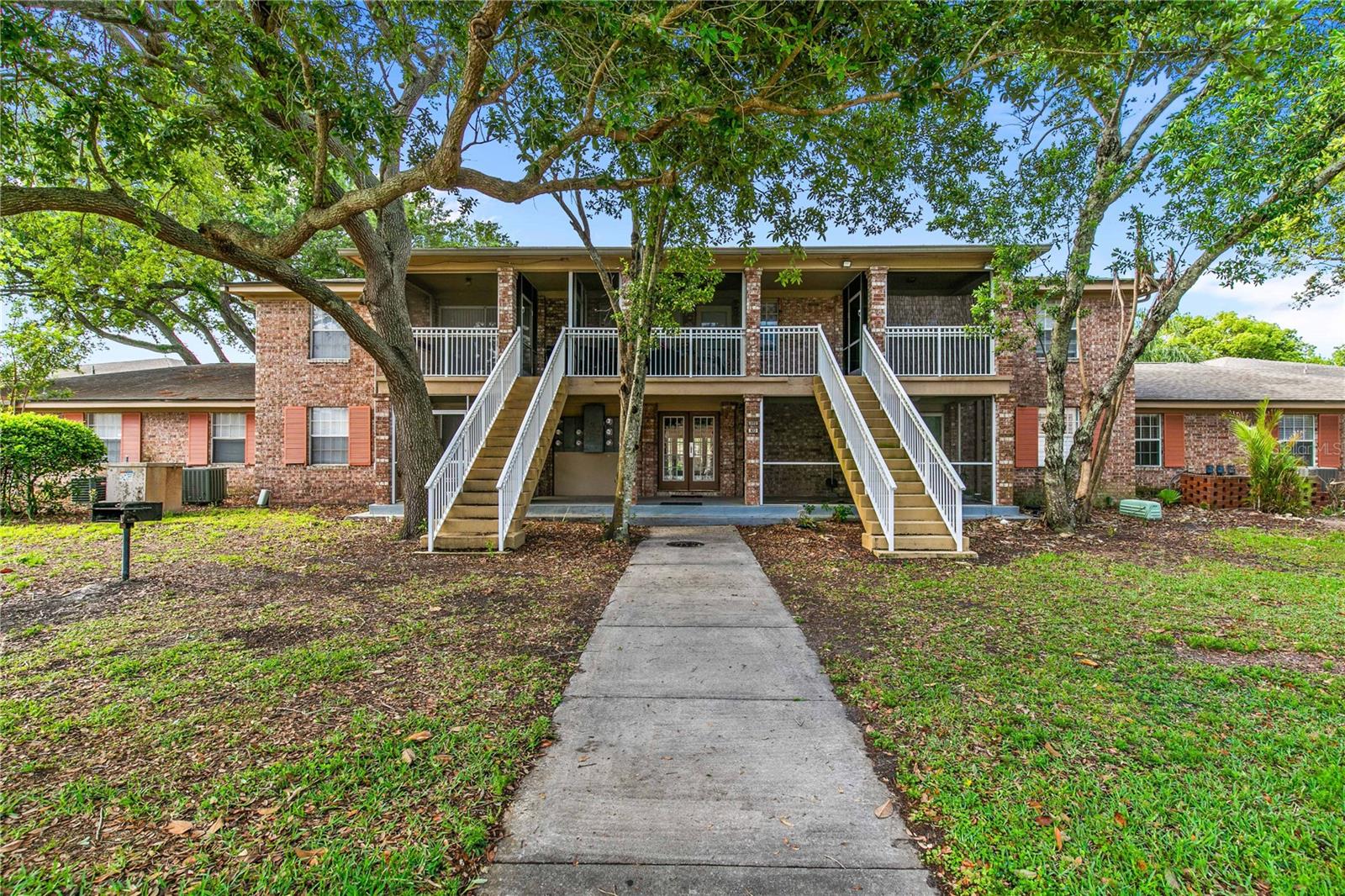 Image 19 of 25 For 416 Banyon Tree Circle 206