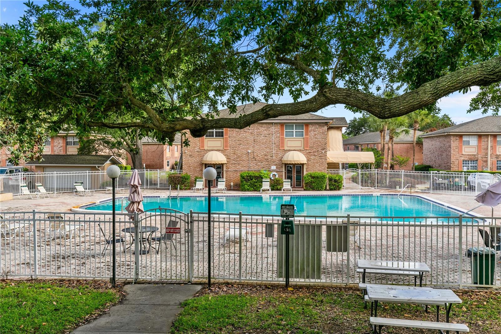 Image 20 of 25 For 416 Banyon Tree Circle 206