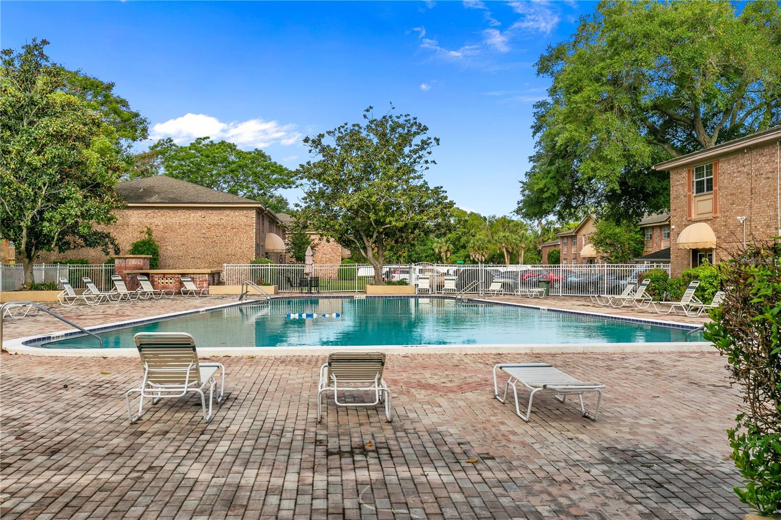 Image 21 of 25 For 416 Banyon Tree Circle 206