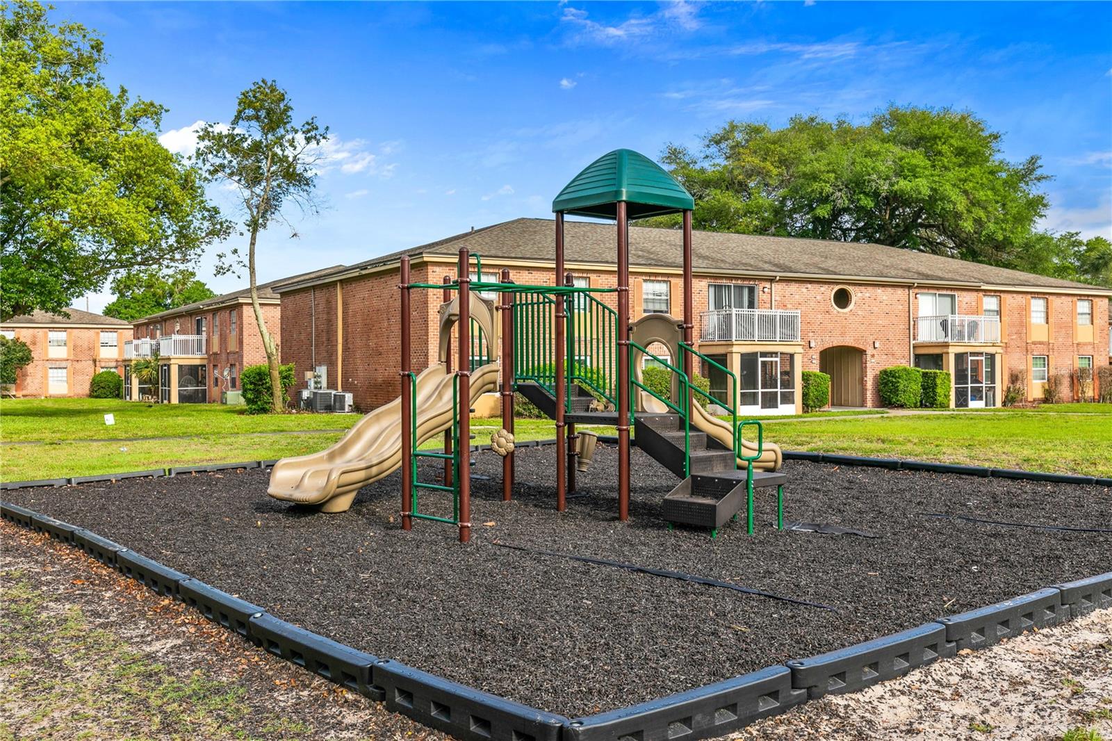 Image 23 of 25 For 416 Banyon Tree Circle 206