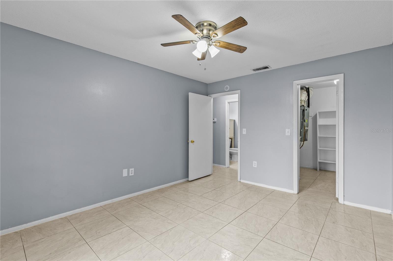 Image 6 of 25 For 416 Banyon Tree Circle 206