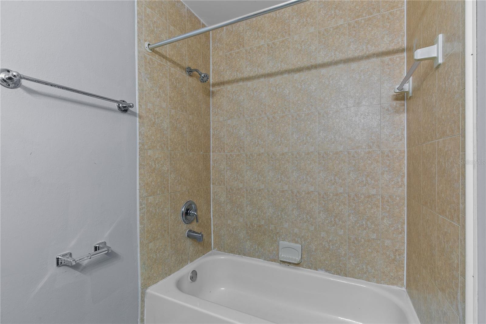 Image 8 of 25 For 416 Banyon Tree Circle 206