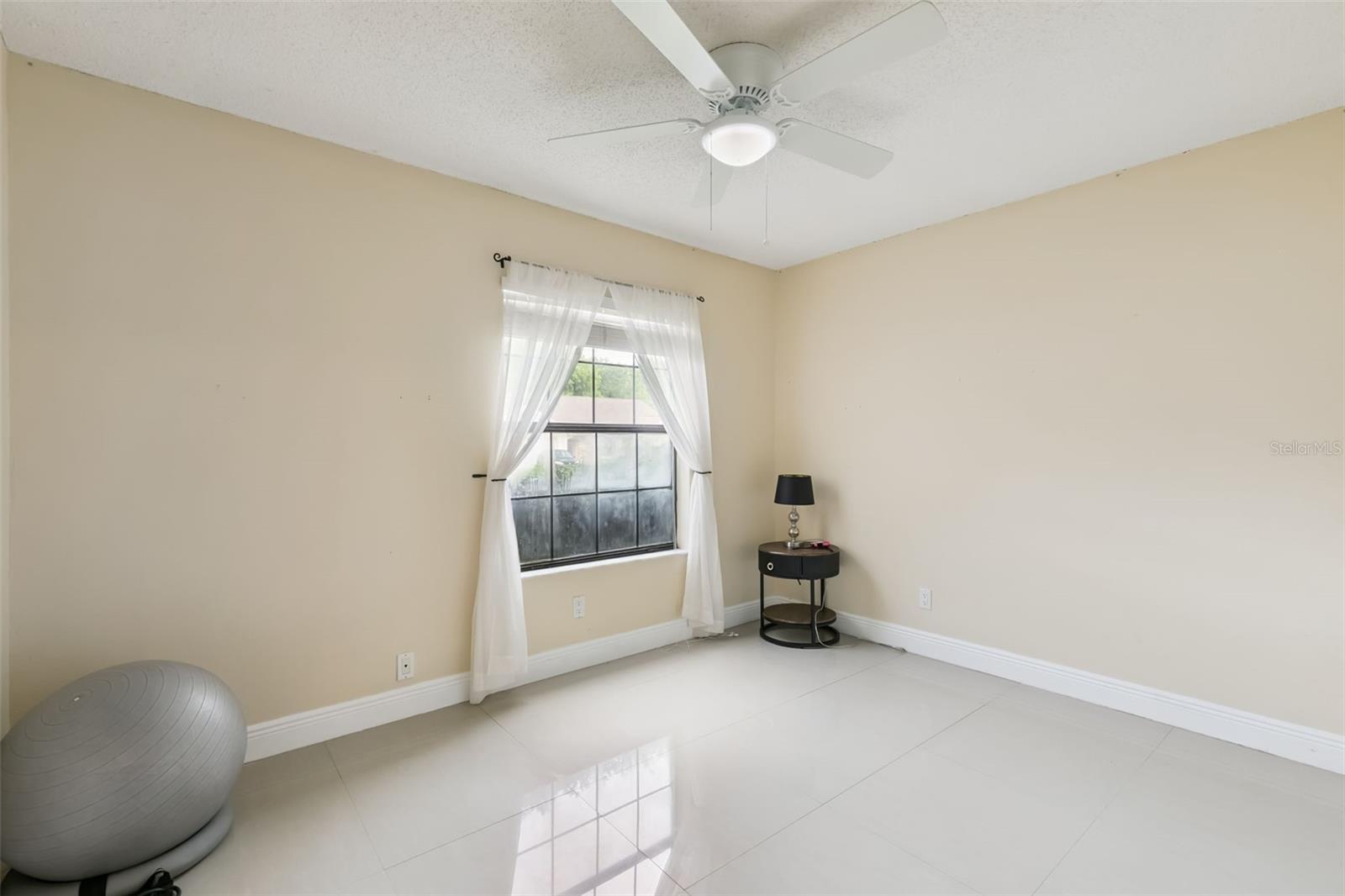 Image 14 of 21 For 487 Autumn Oaks Place