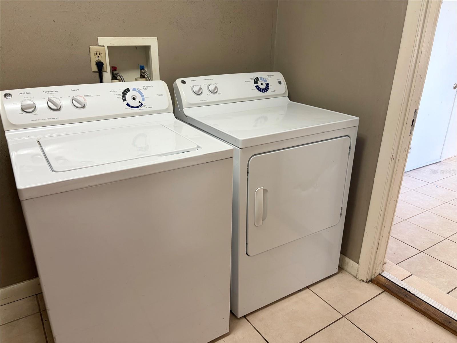 Image 16 of 17 For 1264 Fieldstone Avenue