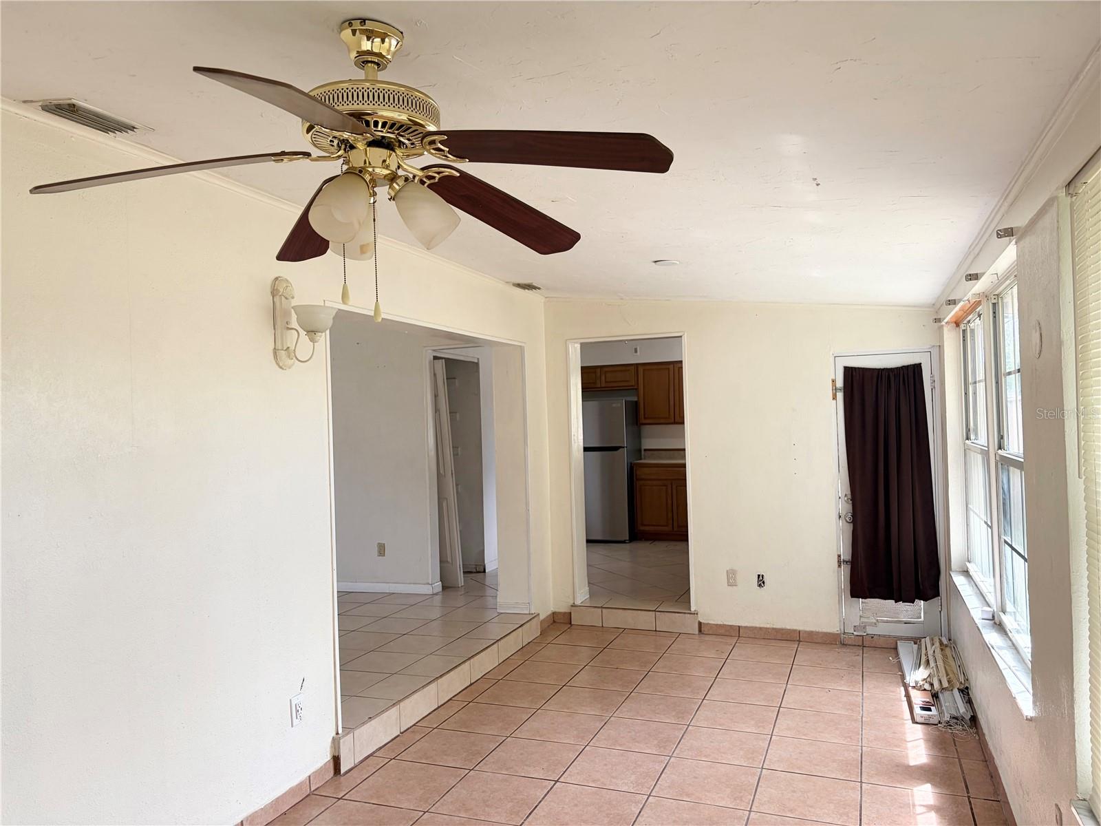 Image 6 of 17 For 1264 Fieldstone Avenue