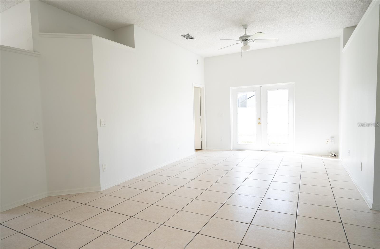 Image 4 of 21 For 151 Bluebrook Court