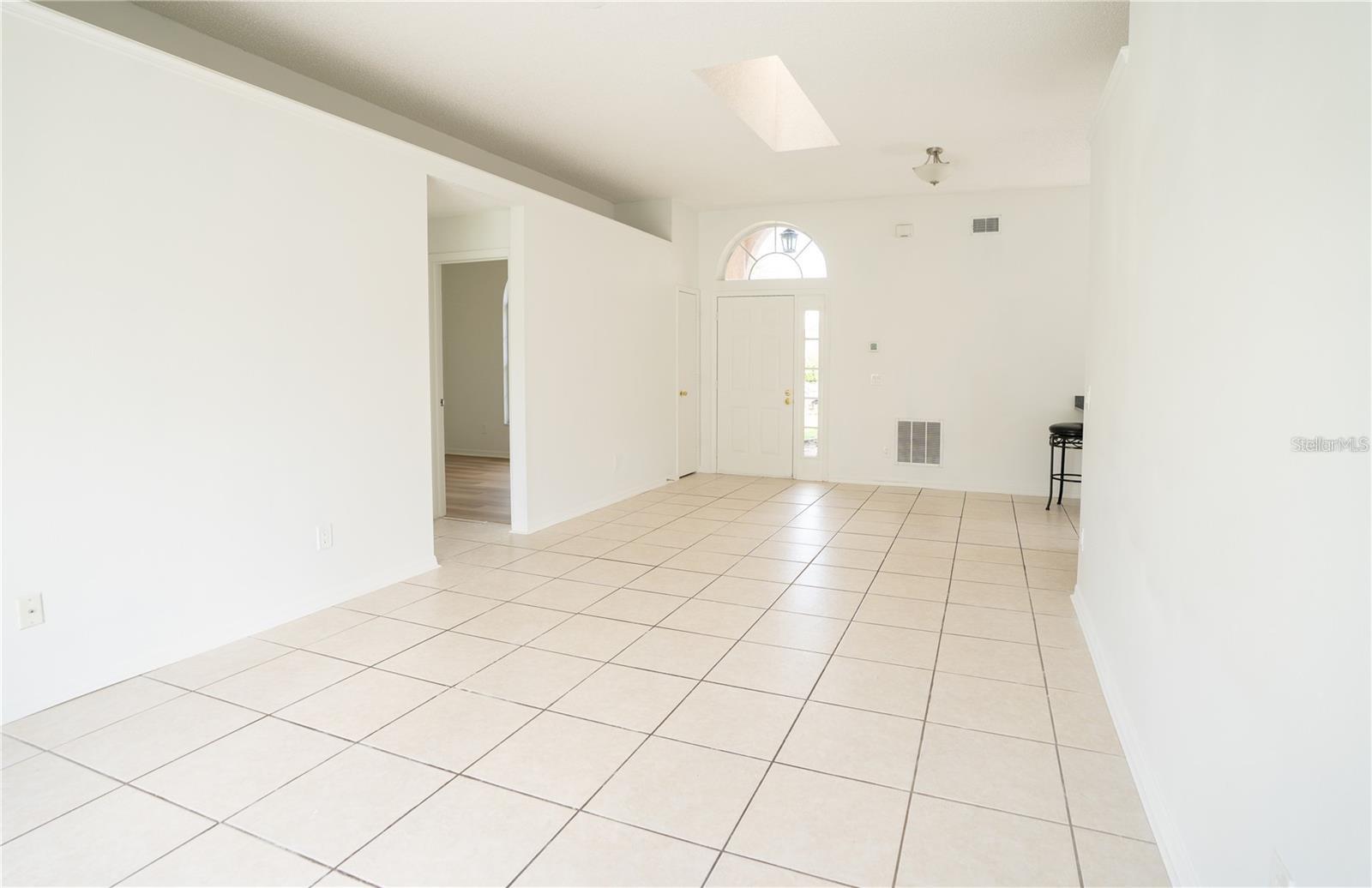 Image 5 of 21 For 151 Bluebrook Court