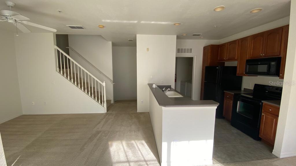 Image 6 of 17 For 2532 Grand Central Parkway 3