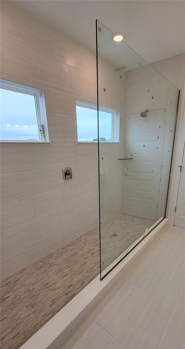 Image 22 of 45 For 15045 Lebeau Loop