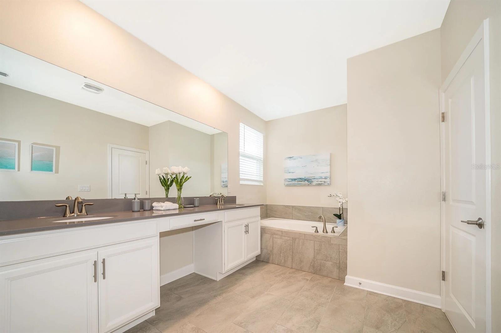 Image 19 of 34 For 2770 Bookmark Drive