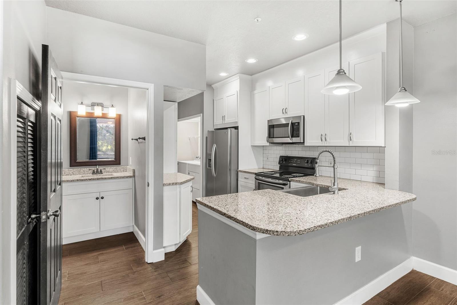 Image 11 of 34 For 1010 Winderley Place 127