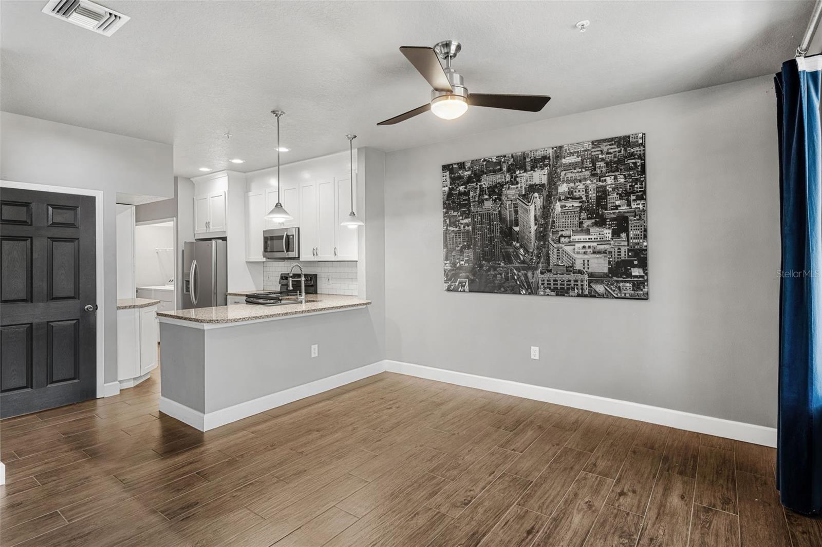 Image 12 of 34 For 1010 Winderley Place 127