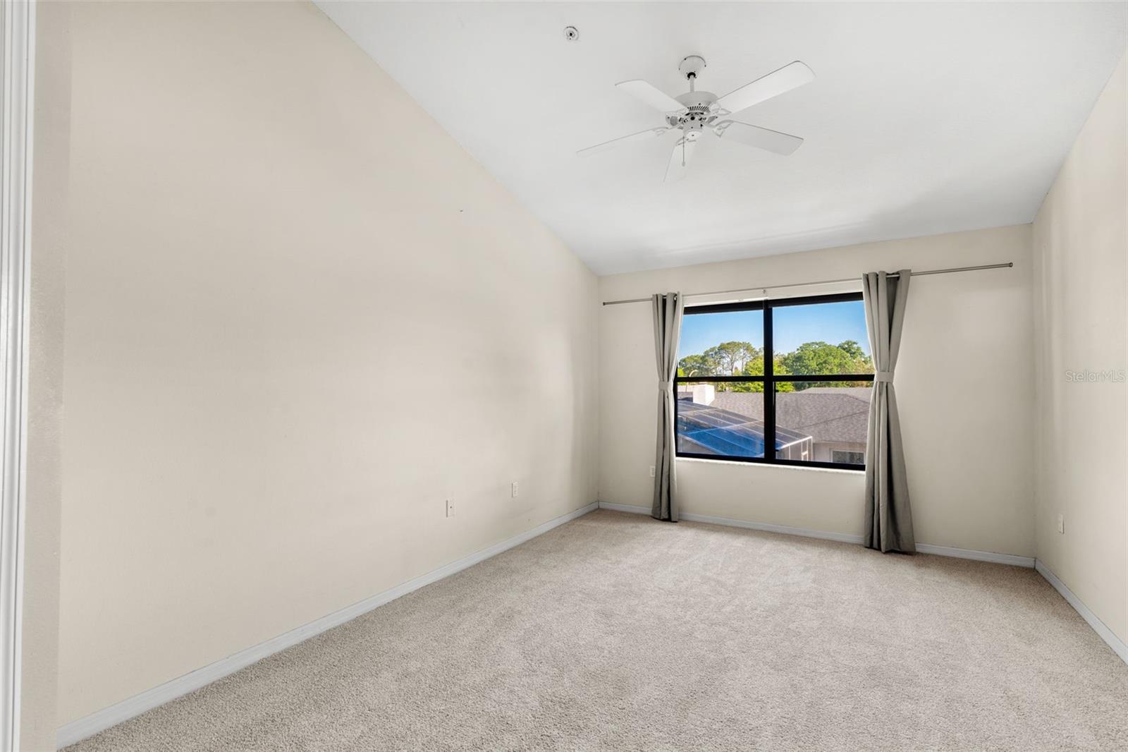 Image 17 of 34 For 1010 Winderley Place 127