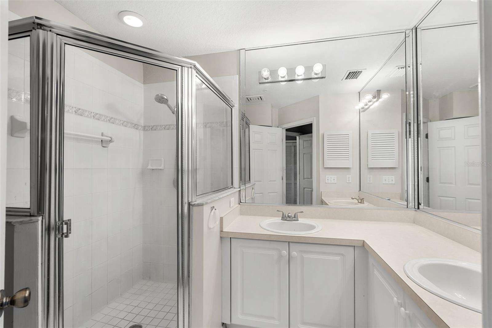 Image 20 of 34 For 1010 Winderley Place 127